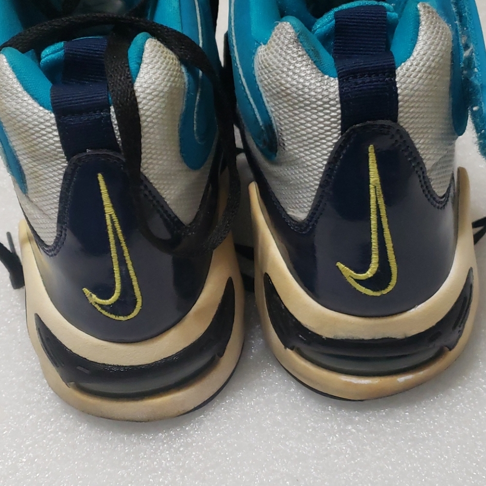 NIKE - Picture 16 of 16